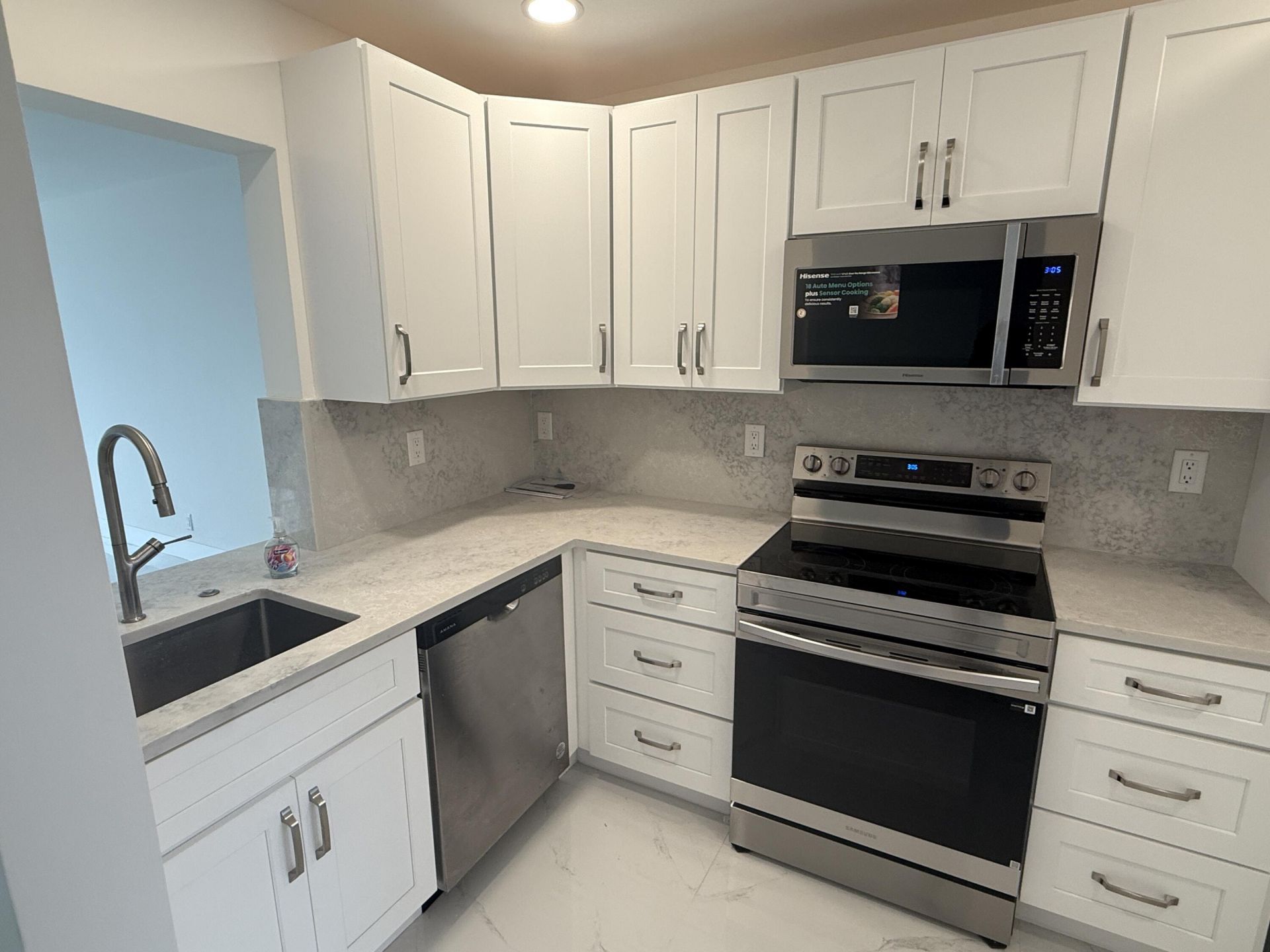 460 Paradise Isle Boulevard, Unit 101, Hallandale Beach, FL 33009 Photo