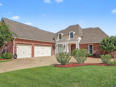 18541 Lake Stream Dr, Central, LA 70739
