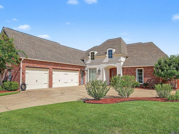18541 Lake Stream Dr, Central, LA 70739