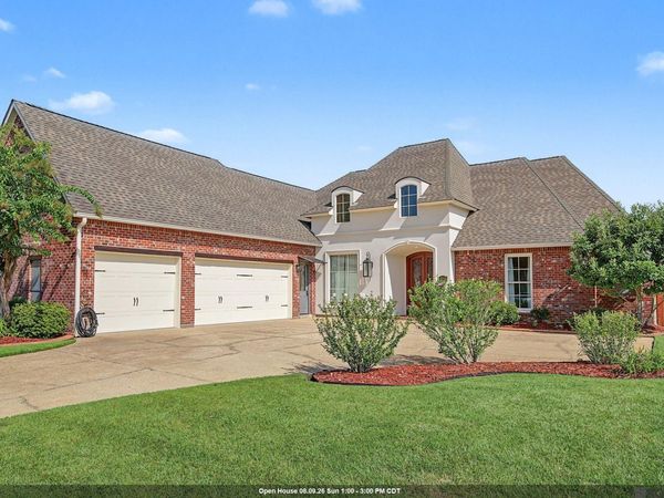 18541 Lake Stream Dr, Central, LA 70739
