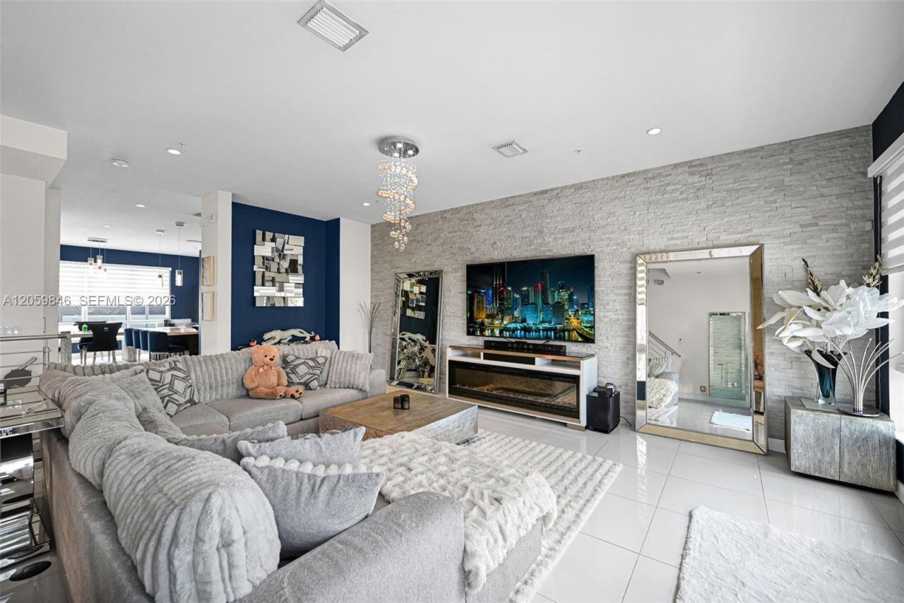 10350 NW 64th St , Doral, FL 33178 Photo