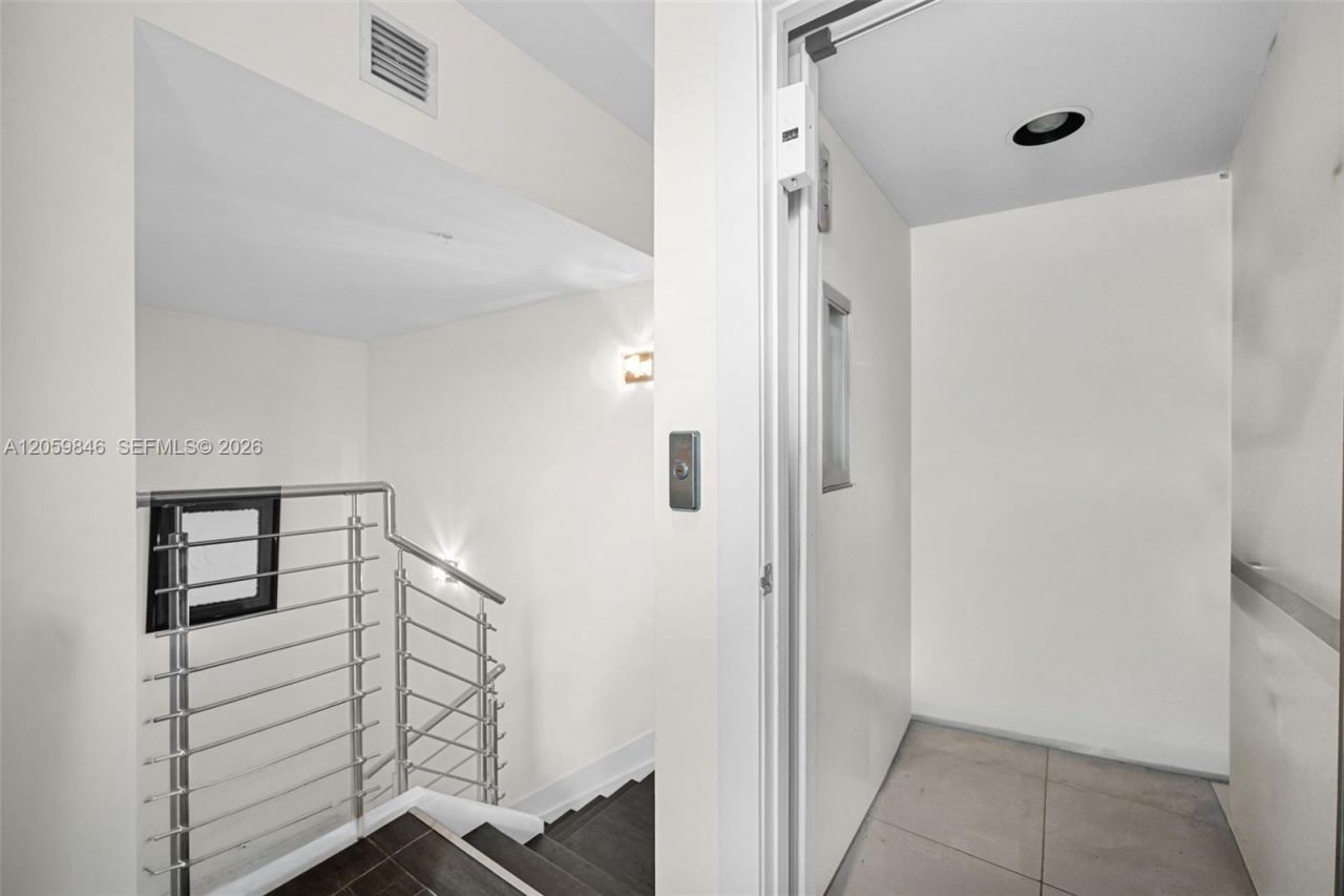 10350 NW 64th St , Doral, FL 33178 Photo