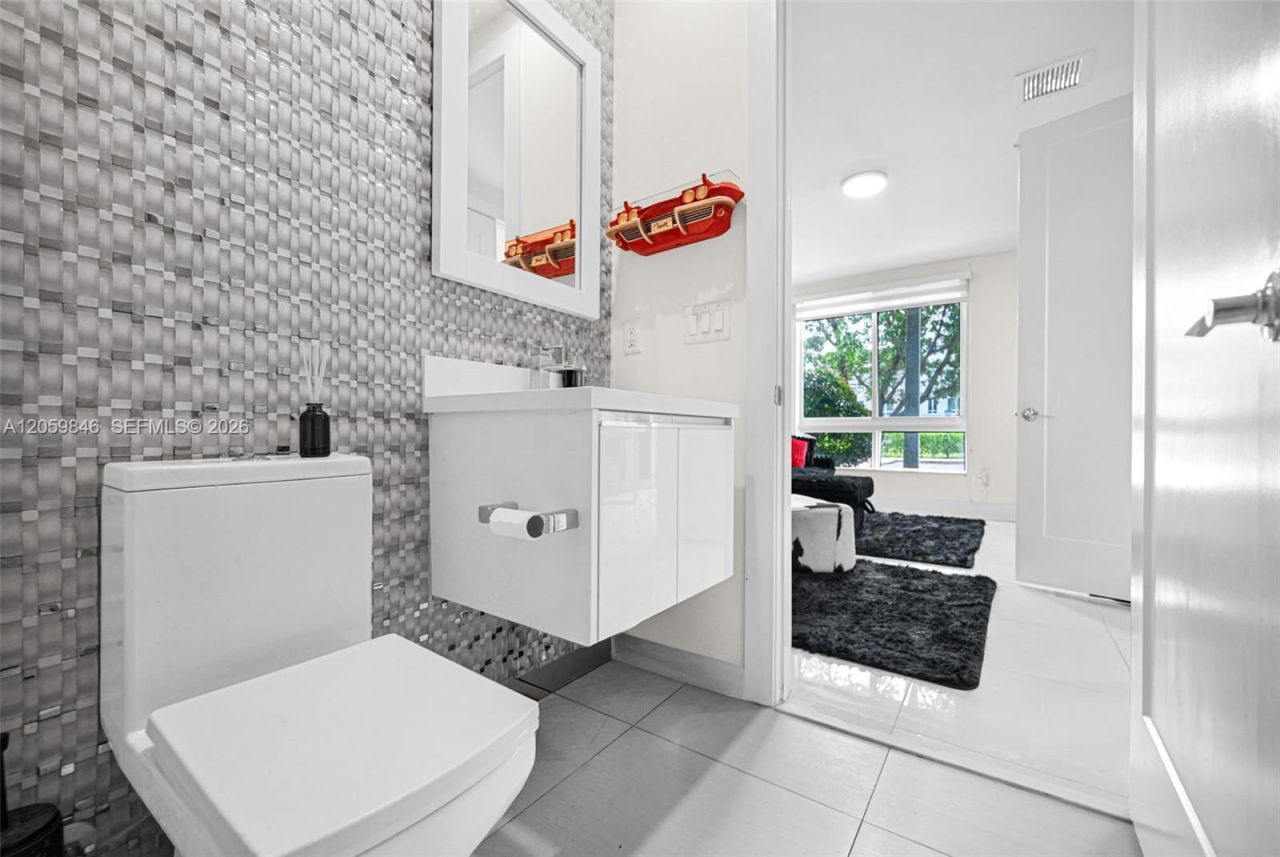 10350 NW 64th St , Doral, FL 33178 Photo