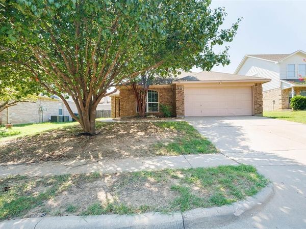 316 Heritage Drive, Crowley, TX 76036