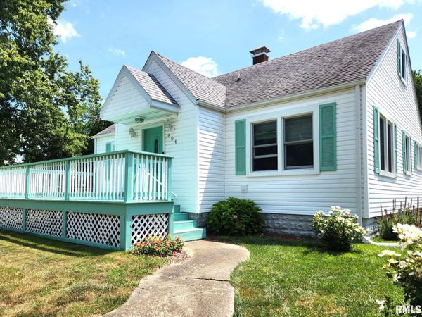 804 N OTTAWA Street, Lincoln, IL 62656