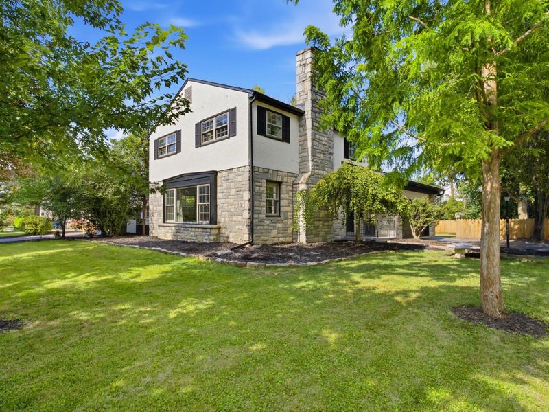 2569 Chester Road, Upper Arlington, OH 43221 Photo 2