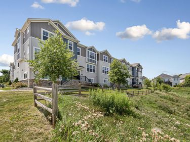 860 Roselyn Drive, Victoria, MN 55386