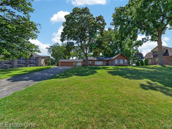 2079 Klingensmith Road , Bloomfield Twp, MI 48302