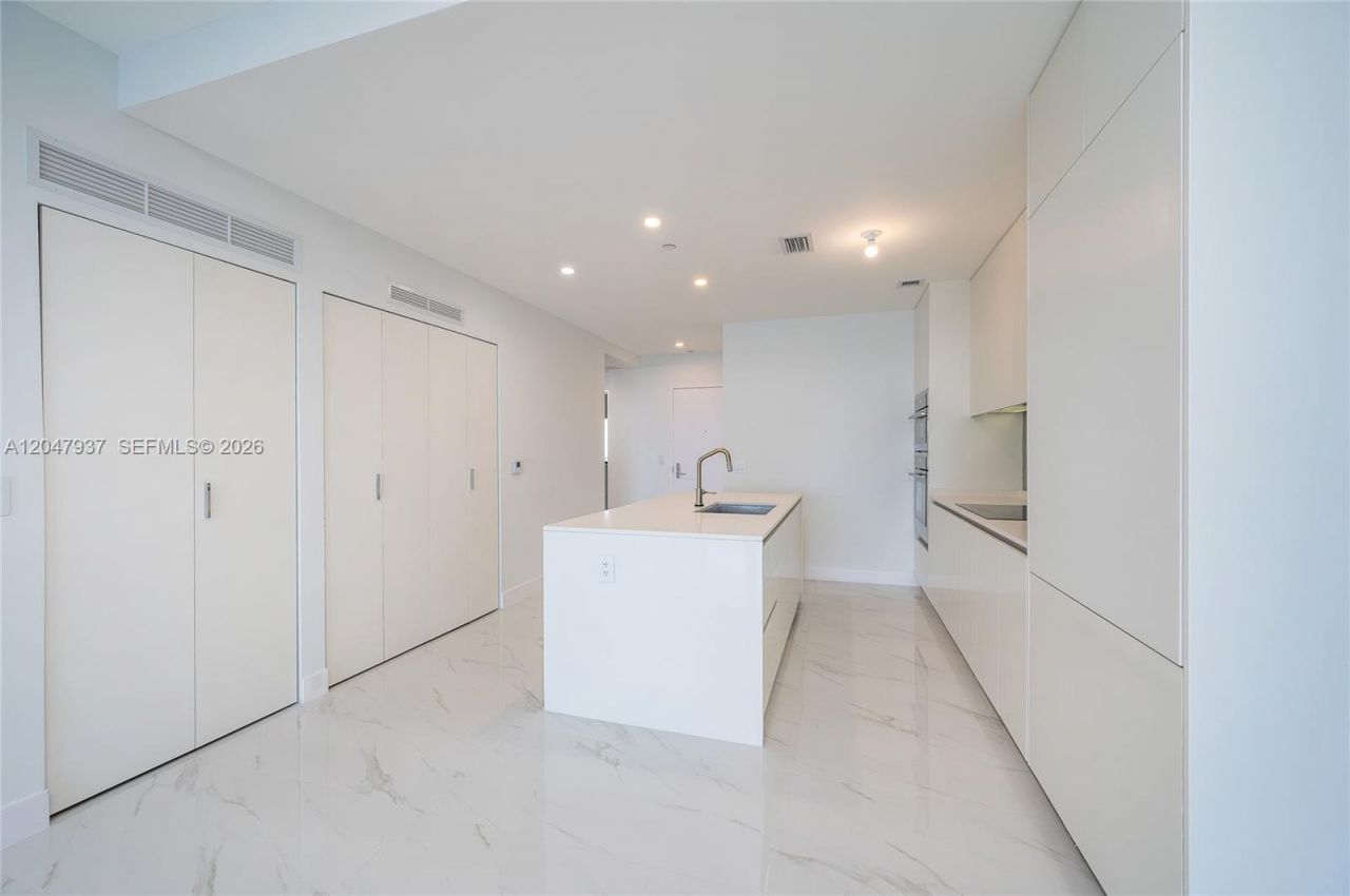 700 NE 24th St, Unit 2502, Miami, FL 33137 Photo