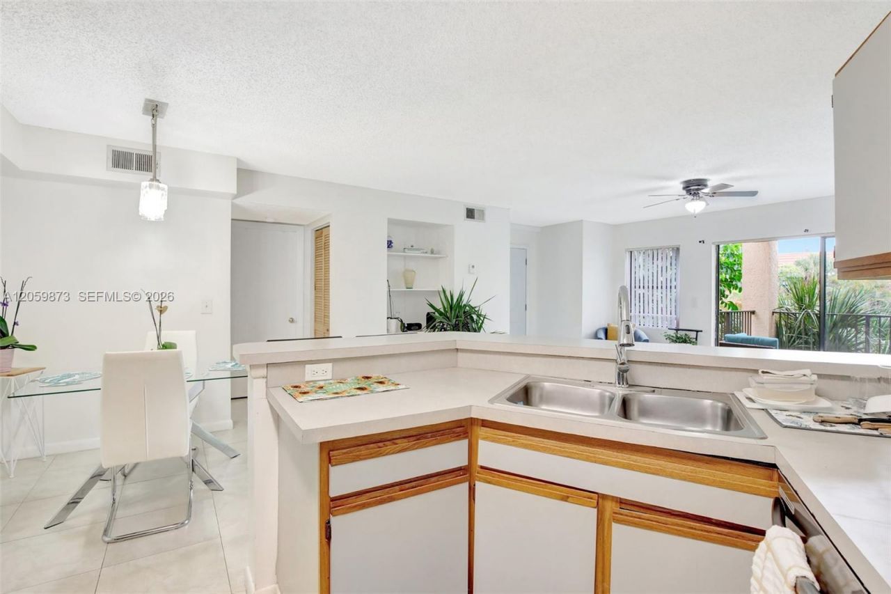 9999 Summerbreeze Dr, Unit 808, Sunrise, FL 33322 Photo