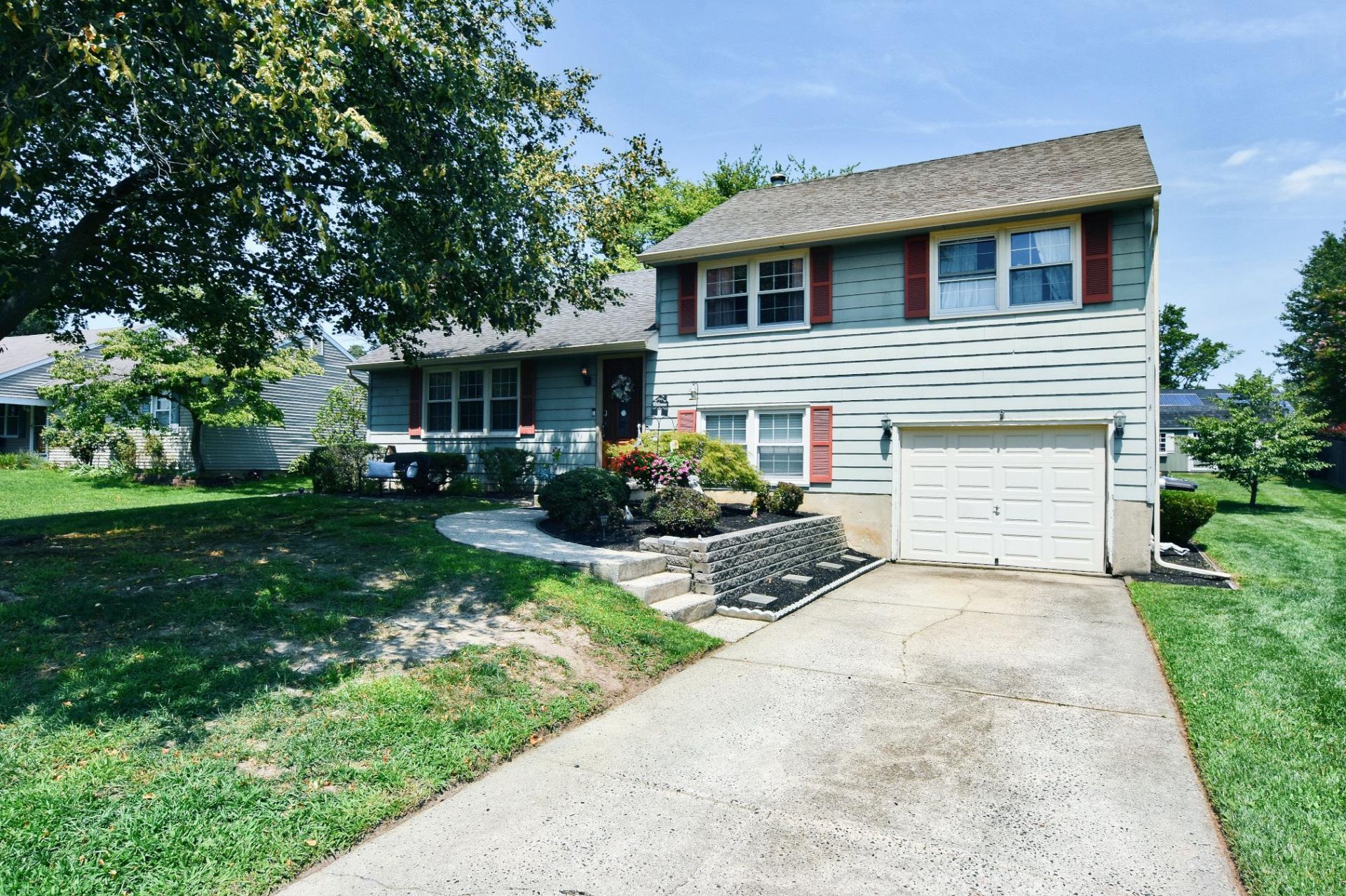 210 Bentwood Drive, Delran, NJ 08075 Main Photo