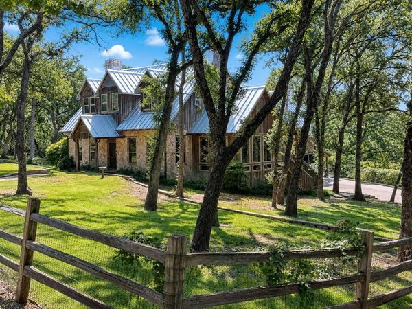 1100 Crazy Horse Trail , Burleson, TX 76028