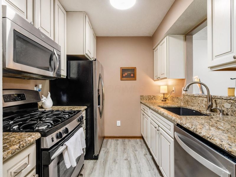 1649 Bennigan Drive, Unit 174D, Hilliard, OH 43026 Photo 9