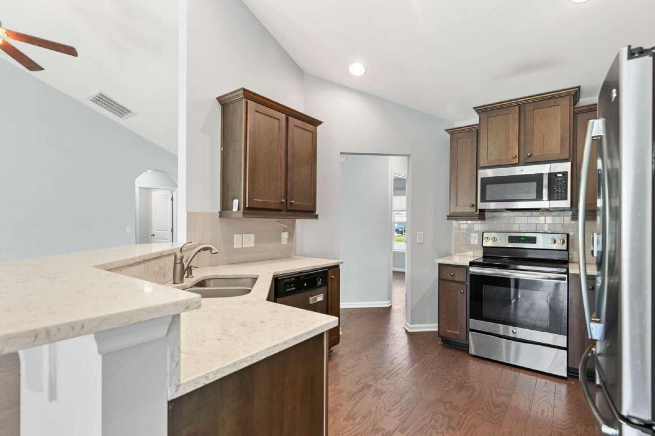 3368 Kinross Court Photo 5
