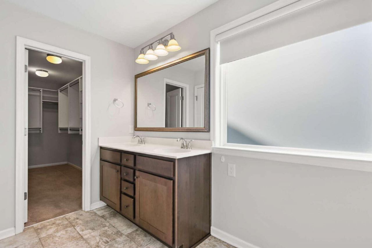 3368 Kinross Court Photo 9