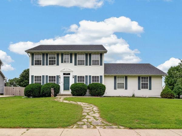 5028 Oakwood Lane, West Des Moines, IA 50265