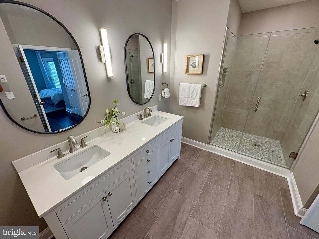 303 Redland Boulevard, Unit 201, Rockville, MD 20850 Main Photo