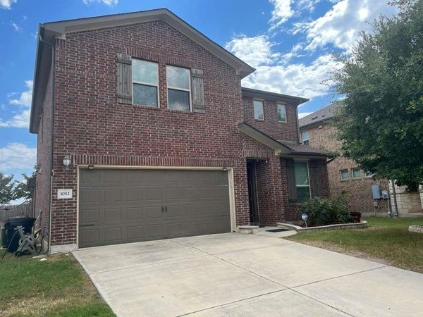 1052 Myrna BND, Leander, TX 78641