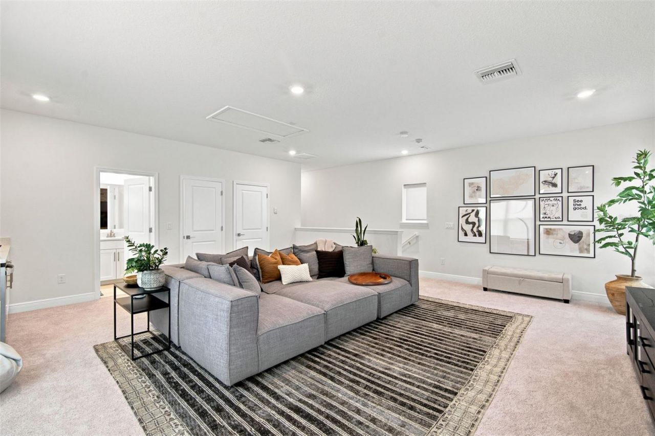 312 35th Avenue Ne, Saint Petersburg, FL 33704 Photo