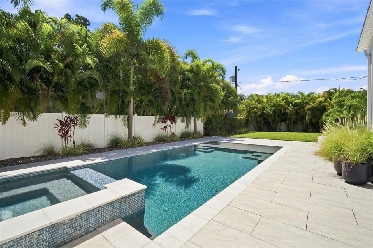 312 35th Avenue Ne, Saint Petersburg, FL 33704 Photo