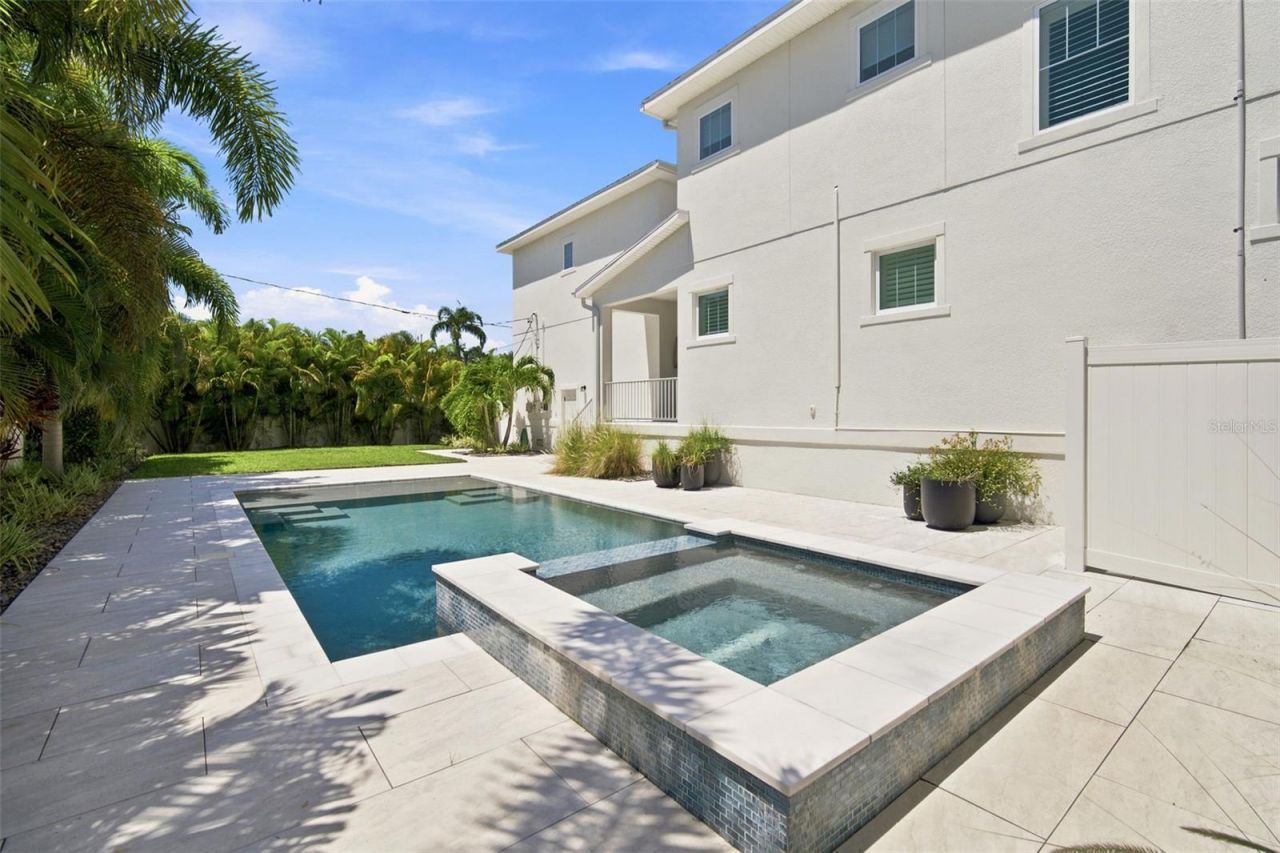 312 35th Avenue Ne, Saint Petersburg, FL 33704 Photo