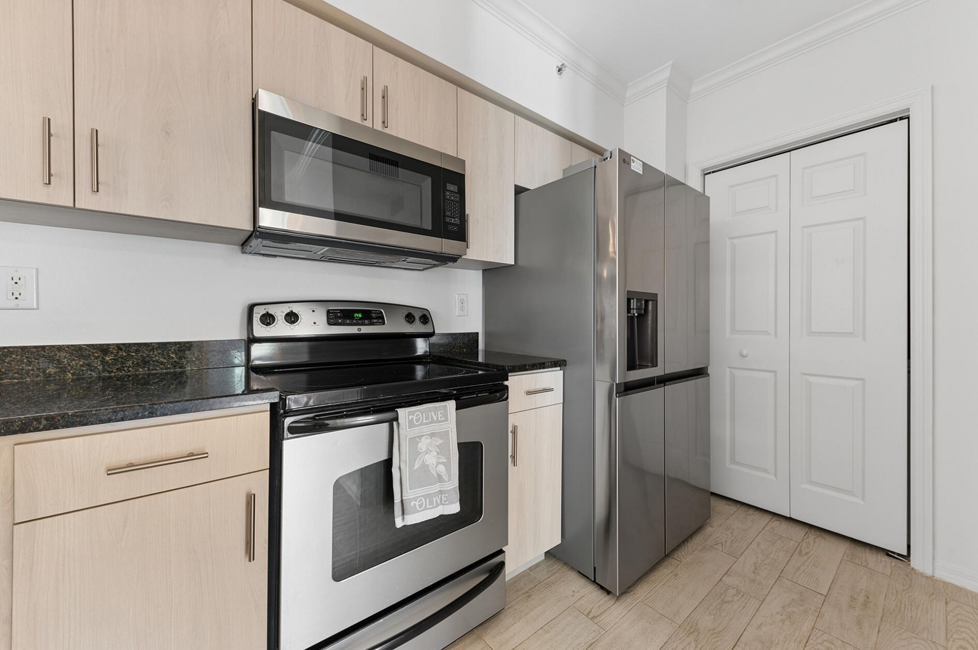 6573 Emerald Dunes Drive, Unit 201, West Palm Beach, FL 33411 Photo