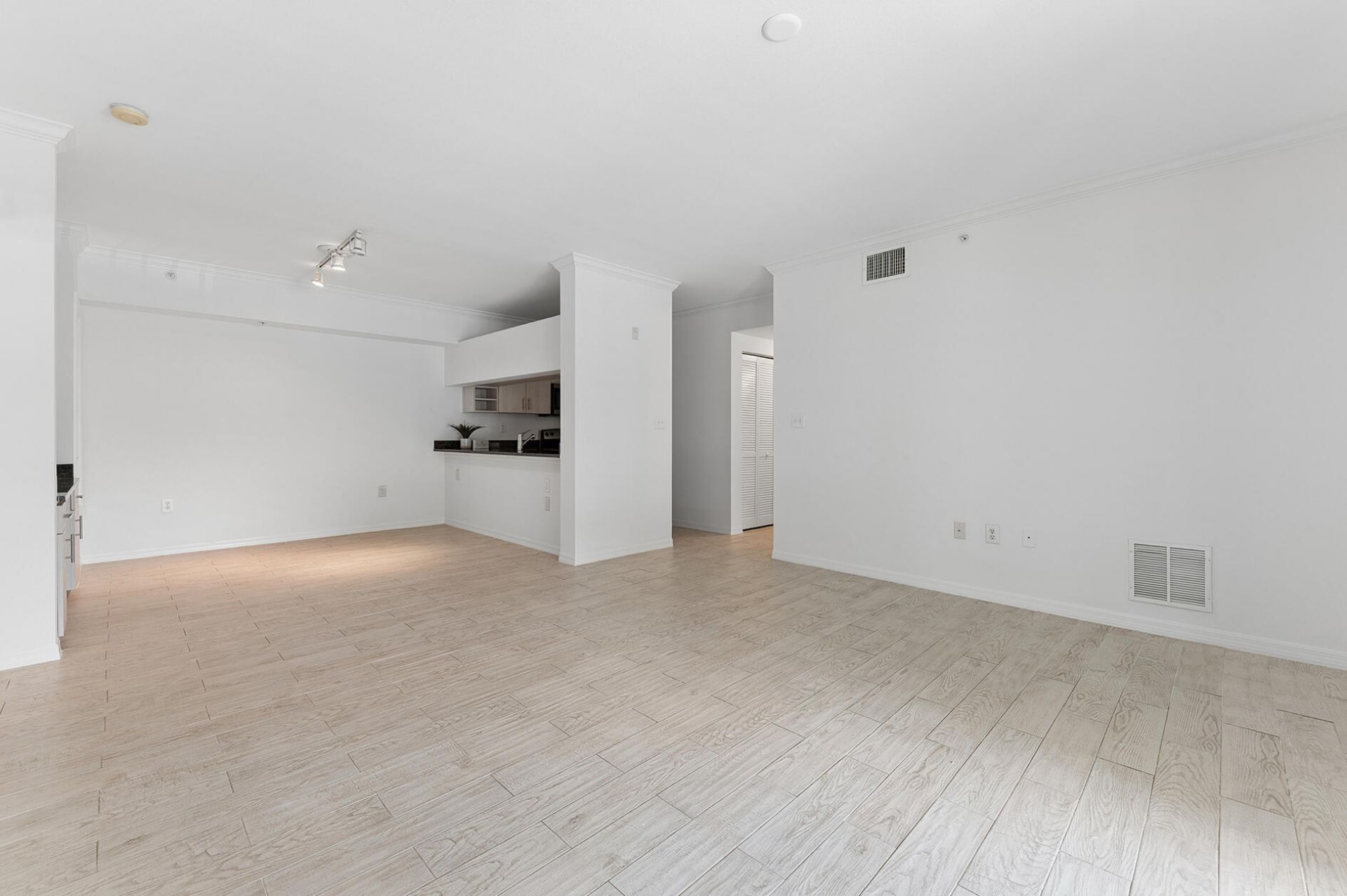 6573 Emerald Dunes Drive, Unit 201, West Palm Beach, FL 33411 Photo
