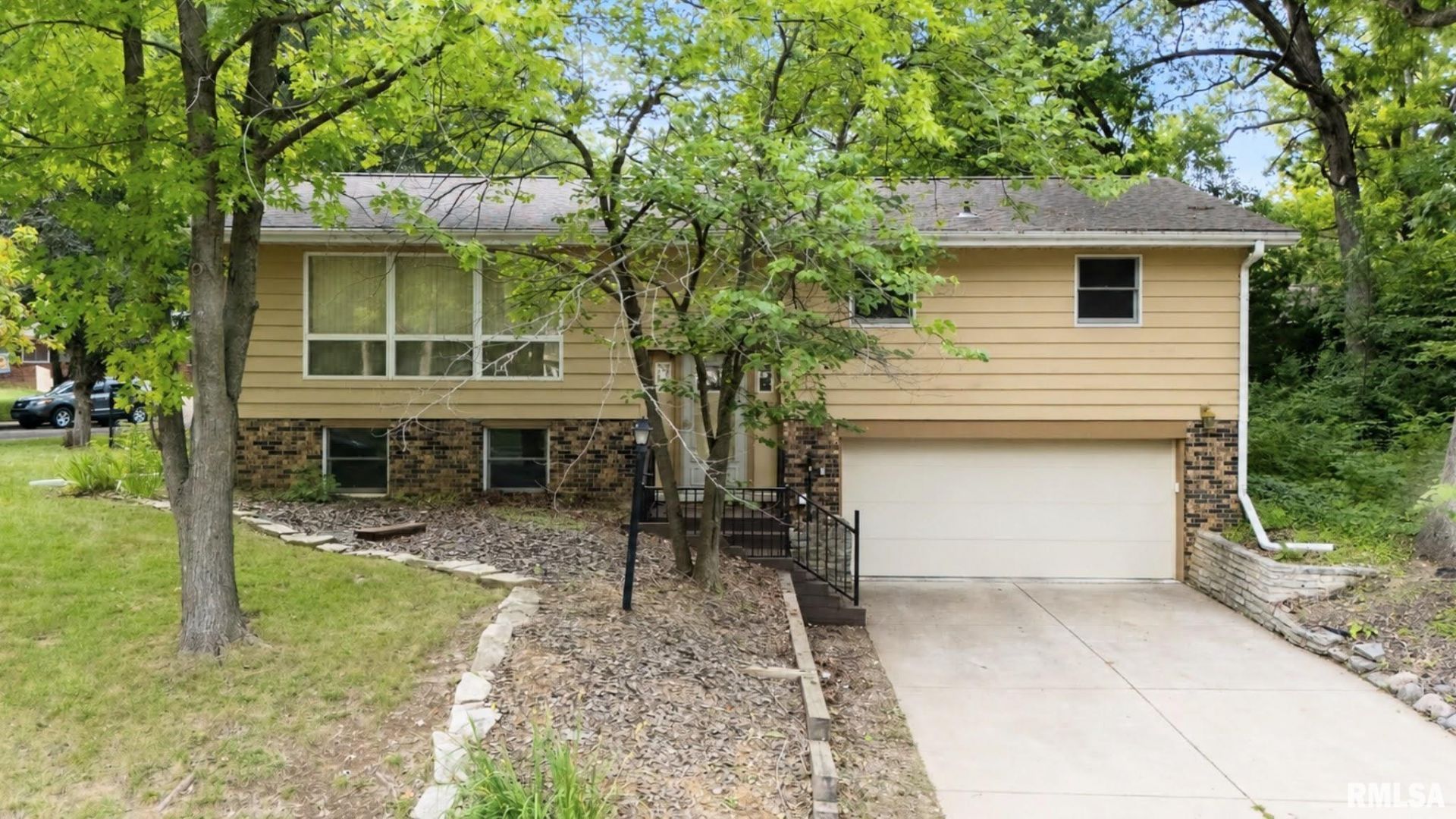 1039 W Wonderview Drive, Dunlap, IL 61525 Main Photo