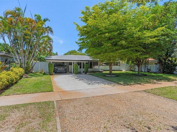 1912 NE 21st Ave , Fort Lauderdale, FL 33305