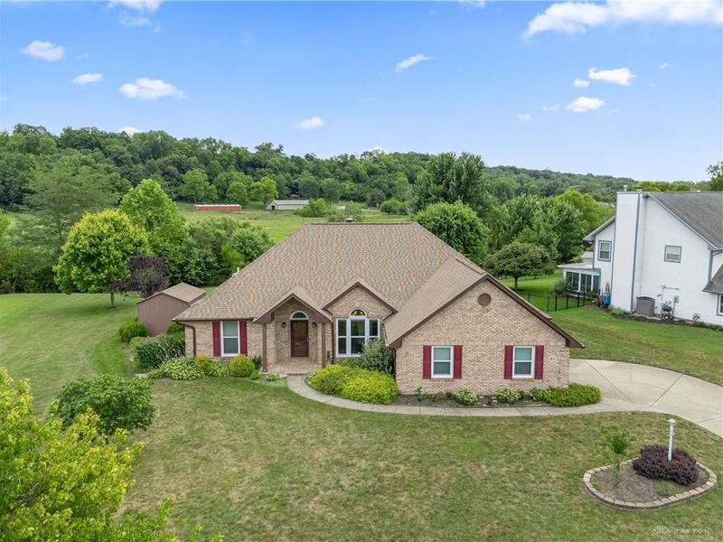 7847 Kings Ridge Circle, Fairborn, OH 45324 Photo 2