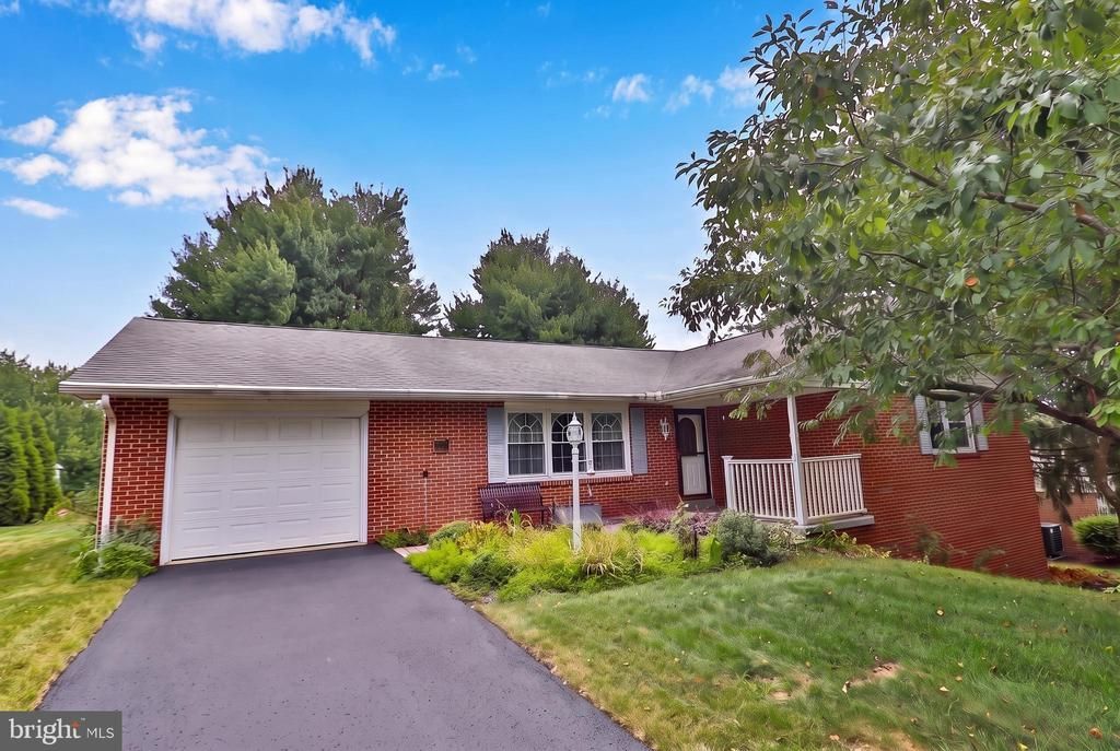 51 MILLER DRIVE, MANHEIM, PA 17545