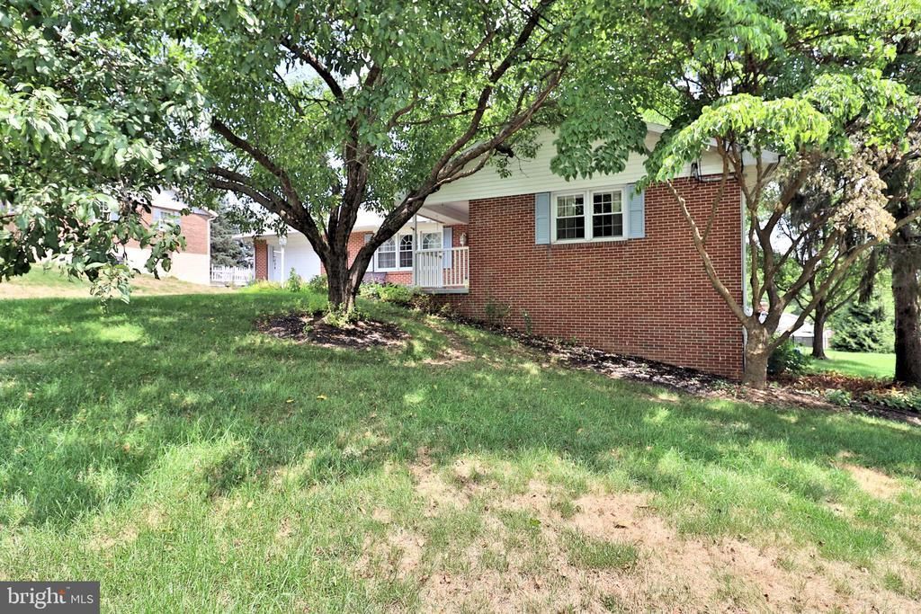 51 MILLER DRIVE, MANHEIM, PA 17545