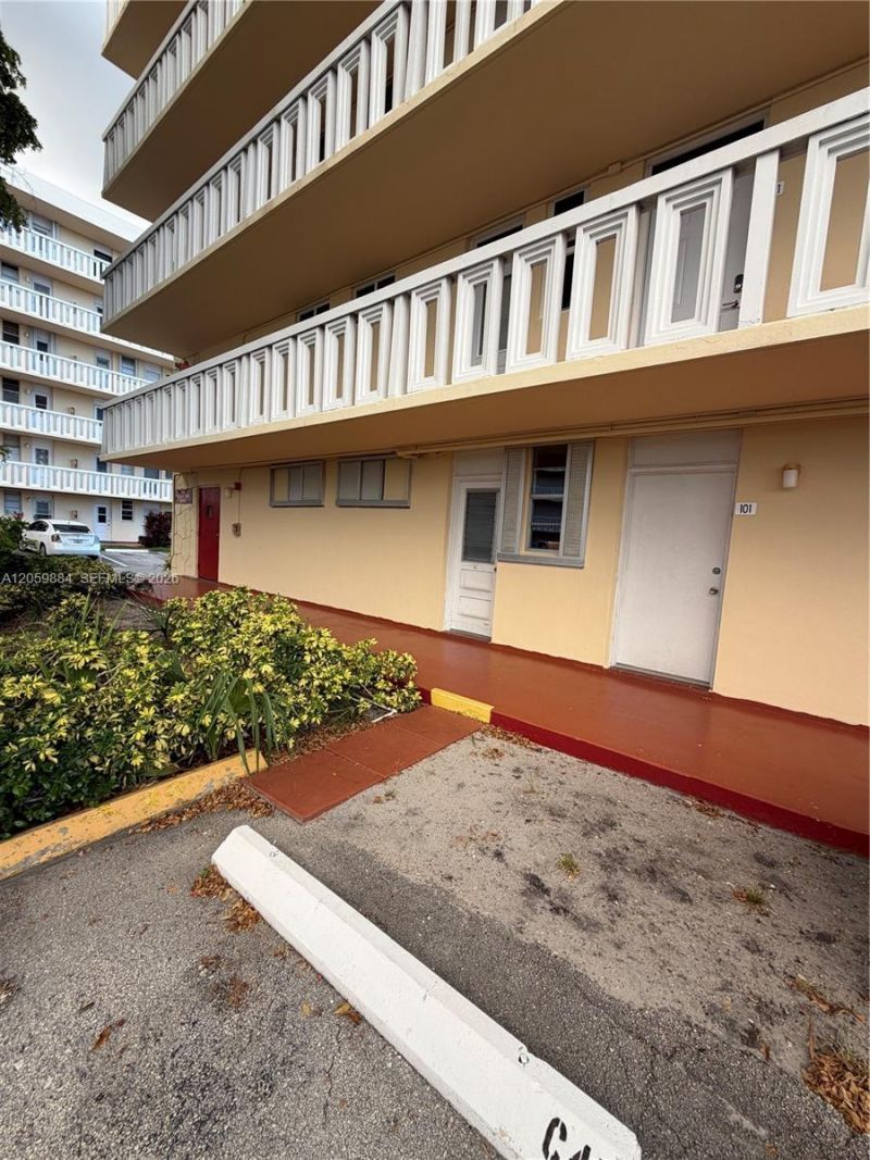 2980 Point East Dr , Unit D101, Aventura, FL 33160 Photo