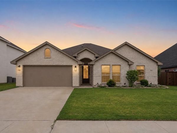 6921 Trail Rock Drive, Benbrook, TX 76126