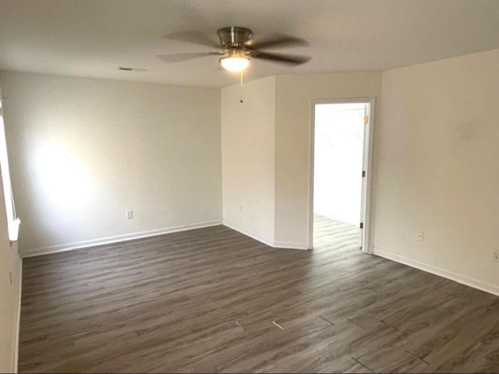 5033 Wickalow Way Photo 11