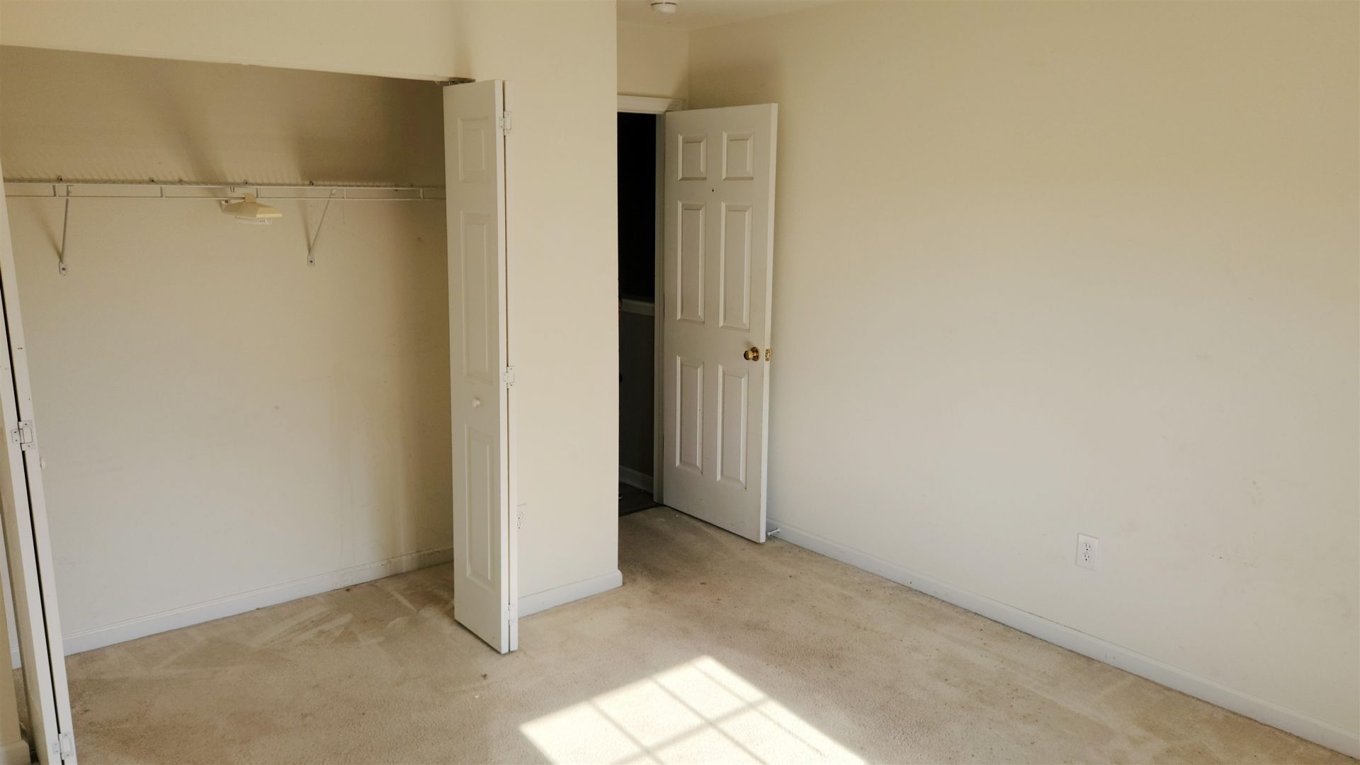 5033 Wickalow Way Photo 13