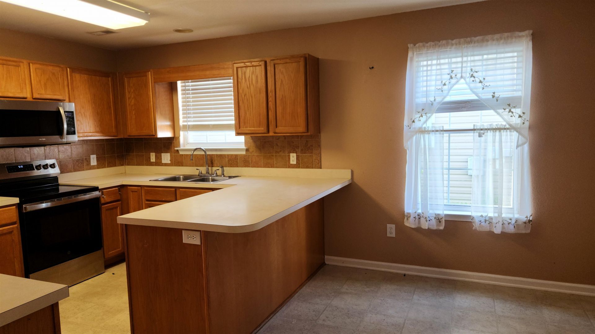 5033 Wickalow Way Photo 9