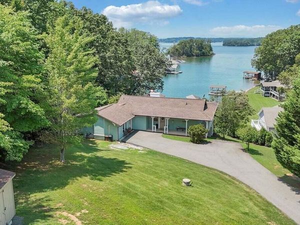 6015 Smith Mountain RD , Penhook, VA 24137