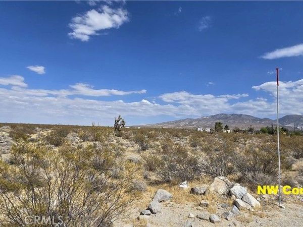 8001 Fairlane Road, Lucerne Valley, CA 92356