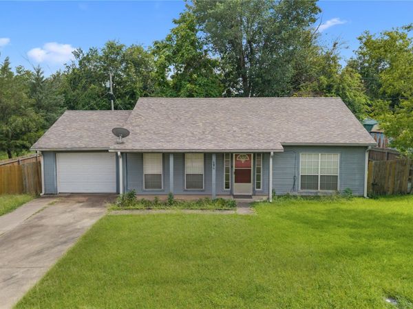 707 W Oklahoma Street , Hugo, OK 74743