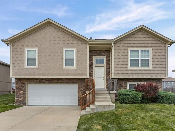 26186 W 141st Court, Olathe, KS 66061