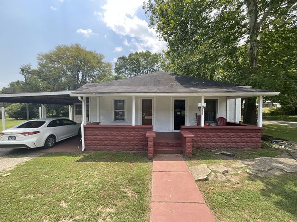 811 2nd St , South Pittsburg, TN 37380