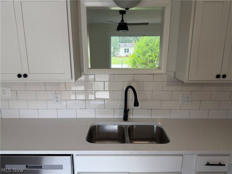 17964 Glendale Avenue, Lake Milton, OH 44429 Photo 11