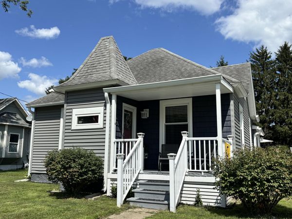 303 N Davis Street , Wolcott, IN 47995