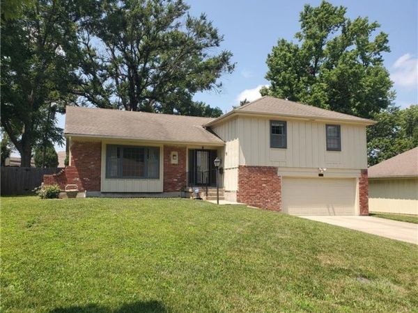 8706 Mackey Street, Overland Park, KS 66212