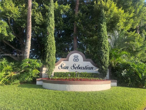 1543 Barcelona Way, Unit 5-30, Weston, FL 33327