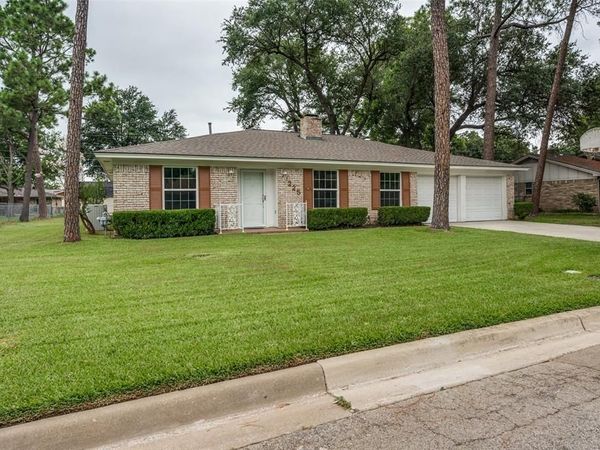225 Glenn Drive, Hurst, TX 76053
