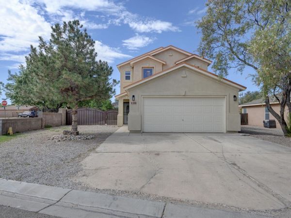 208 Colinas Avenue NE, Albuquerque, NM 87113