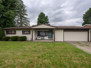 606 10th Drive NW, New Philadelphia, OH 44663