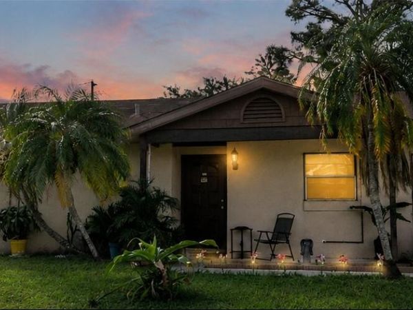 2522 SE Mariposa Avenue, Port Saint Lucie, FL 34952
